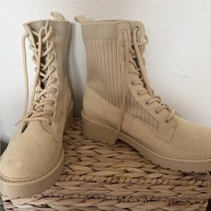 Steve Madden NEVER WORN tan Suede and sweater lace up boots sz 9